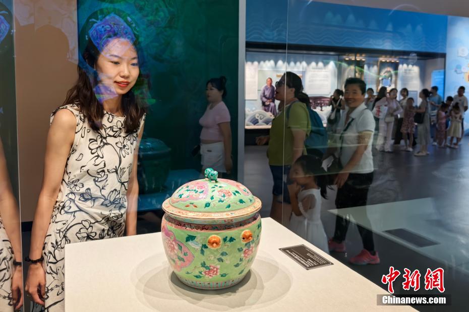 “峇峇娘惹的世界——海上丝绸之路上的峇峇娘惹文化展	”在天津展出  第2张